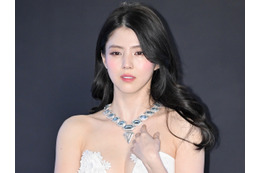 脇腹タトゥーも丸見え…女優ハン・ソヒ、“透け透けドレス”で「人間離れしたビジュアル」披露【PHOTO】 画像