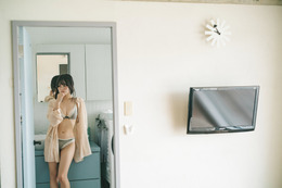 SKE48・入内嶋涼、ランジェリー姿の無防備な「歯磨き」ショット公開！