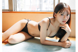 現役高校生グラドル・奥村桃夏、フレッシュなビキニ姿で豊満ボディ披露！最新デジタル写真集が本日リリース