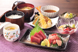 とろける口どけがたまらない！とんでん、「本まぐろと昆布そば」を9日から関東先行販売