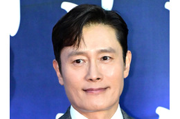 俳優イ・ビョンホンの息子（10）、母のスタッフに注意する頼もしい姿が話題「悪い言葉を…」 画像