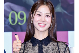 “優しいパパ”のイメージが崩壊した夫を受け入れ、再スタートした韓国女優（41）　復帰ドラマの最終撮影で笑顔 画像