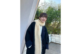 のん、ふわもこストールのカレンダーオフショに反響！「疲れが吹っ飛びました感謝」