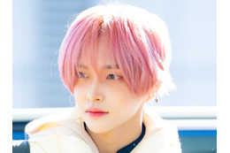 RIIZE・ウォンビン、破壊力抜群の“ピンクヘア”で視線を独占！輝くビジュアルで台湾に出国【空港写真】 画像