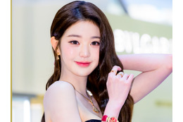 IVE・ウォニョン、“胸元ゆるめ”ドレスから意外なボリューム感があらわに…「色気がすごい」【PHOTO】 画像