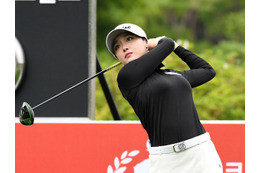 メリハリ抜群なスタイルに目が行く…韓国女子ゴルファー、タイト目ポロシャツから際立つ美貌に反響【PHOTO】 画像