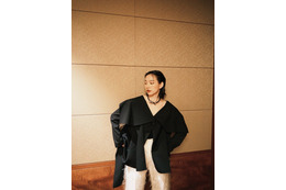 のん、“ふさふさ”パンツの斬新コーデにファン悶絶