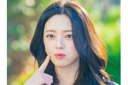 「品川駅に女神降臨…」ITZY・ユナ、来日ショットが話題！ミニ丈からのぞく“くびれウエスト”に釘付け【PHOTO】 画像