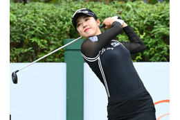 韓国24歳ゴルファー、美脚あらわなミニスカ制服で大はしゃぎ！現役高校生と見紛うキュートさにファンも虜【PHOTO】 画像