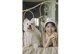 浜辺美波、愛犬と巡る2026年カレンダーが発売決定！25歳の今だから表現できる“大人っぽい表情”も