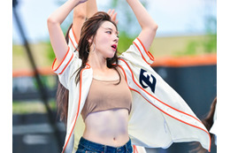 体のライン“くっきり”の超密着ドレス…韓国チアガール、色気ダダ漏れの妖艶SHOTでファン悩殺【PHOTO】 画像