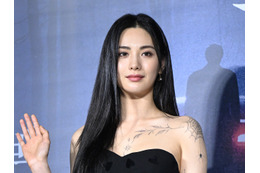 体中のタトゥーを「バカみたい」と後悔し除去したナナ、ランジェリー姿で“ありのままの素肌”を公開【PHOTO】 画像