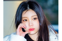 「雪の妖精だ…」ILLIT・ウォンヒ、上目遣いが反則級！ふわふわ真っ白コーデにキュン【PHOTO】 画像