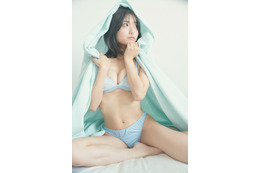 なみだ色の消しゴム・滝口愛奈、爽やか水着の無防備ショット！クビレあらわな誌面カット公開