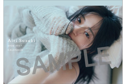 鈴木愛理、宮古島撮影の未公開カット満載！4月始まりの「2026卓上カレンダー」発売決定