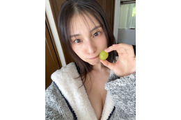 元乃木坂46・相楽伊織、美谷間チラ見せ！セクシーなオフショットを披露