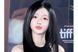 「美しい顔100人」にも選ばれたユア、“ピタッと”ノースリーブニットで際立つボリューム感【PHOTO】 画像