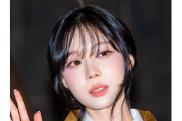 aespa・ウィンター、“カップルタトゥー”への視線を意識？右腕だけを隠す衣装に反応多数 画像