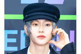 RIIZE・ウォンビン、アッシュグレーヘアにイメチェン！スーツ姿で際立つ非現実的な美しさ【PHOTO】 画像