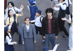 YOASOBI・ikura（Lilas）＆歌手ZICO、コラボ曲のリリックビデオ公開！日韓をつなぐ歌詞に注目 画像