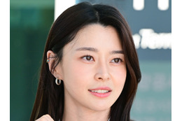 「理想のお姉さん！」『梨泰院クラス』での超絶美貌が日本でも話題に、34歳女優の肌見せニット姿【PHOTO】 画像