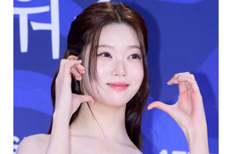 圧巻のメリハリ体型…日本人K-POPアイドル、“ピチピチ”ウェア姿で美スタイル披露「ハンパない」【PHOTO】 画像