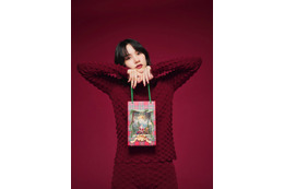 のん、ワインレッドのクリスマスコーデ姿にファン歓喜「最高のプレゼント」