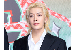 「色気がすごい」NCT・ユウタ、“美しすぎる横顔”にため息…見惚れるファン続出【PHOTO】 画像