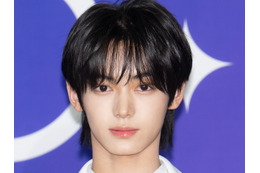 TWS・ハンジン、高貴な“御曹司ビジュ”にうっとり…白スーツ姿のホリデーショット公開【PHOTO】 画像