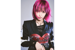 LiSA、デビュー15周年を記念したカレンダー発売！厳選撮り下ろしカットも収録