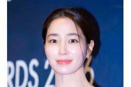 “イ・ビョンホンの妻”女優イ・ミンジョン、授賞式で報道陣のポーズのお願いを断る…その理由とは 画像