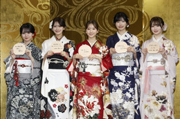 乃木坂46・五百城茉央、菅原咲月ら新成人5名が晴れ着姿に！乃木神社で成人式を実施