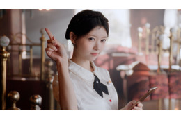 ILLIT、クラシカルな制服姿で新曲歌唱！日本2作目のデジタルシングル『Sunday Morning』MVティザー公開