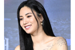 全身タトゥーを「バカみたい」と後悔し除去した痕跡も…ナナ、下着なしで素肌を大胆披露 画像