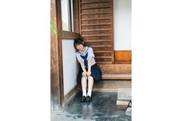 「ラブライブ！」声優・坂倉花、爽やかな制服姿を披露！「遅れてやってきた修学旅行」をコンセプトにした1st写真集が発売決定