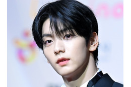 TXT・スビン、正統派ブラックスーツで魅了…気品あふれる佇まいでファンを虜に「これは反則」【PHOTO】 画像