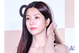 「やばくない？」“びしょ濡れフェスの女神”クォン・ウンビ、ボリューム感際立つ艶ビジュアルで魅了【PHOTO】 画像