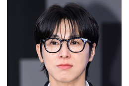 東方神起・ユンホ、カジュアルな服装もダンディーに！輝く美しさと洗練された雰囲気で空港へ【PHOTO】 画像