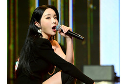 「歌手とは思えないボリューム感だ！」真冬の大胆スイムウェア姿…ホン・ジニョンに視線集中【PHOTO】 画像