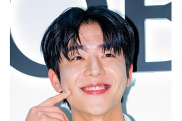“ヒョプ様”こと俳優チェ・ジョンヒョプ、光の下で温かい微笑み…新ドラマポスターに視線集中 画像