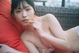 僕が見たかった青空・金澤亜美、自身初のチューブトップビキニに挑戦！1st写真集先行カット公開