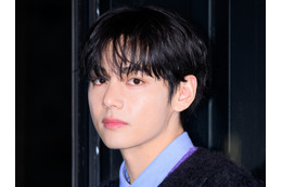 BTS・V、自身の写真展をサプライズ訪問！直筆メッセージでファンと交流 画像