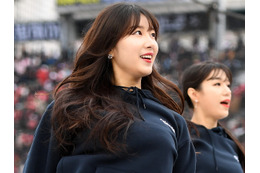 反則級の下半身がタイトウェアでクッキリ…人気チアリーダーのアン・ジヒョンがマラソン参加 画像