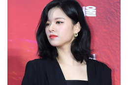 TWICE・ジョンヨン、“ピチッ”とタイトウェアで引き締めボディ披露！「美しすぎ」「完璧」と反響 画像