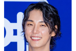 韓国俳優（39）の母が44年ぶりに中学卒業…勉強を諦めざるを得なかった事情に周りが涙 画像