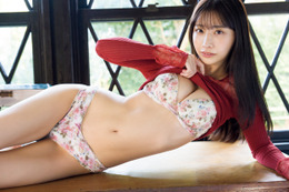 元AKB48・鈴木優香、自身初のカレンダー発売決定！ランジェリー姿の先行カット公開