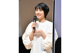 「どんどん綺麗いになる」松本穂香、“艶肌”ショット公開！美容誌『美的』より誌面カット公開