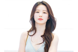 もはや下着…i-dle・シュファ、“素肌ジャケット”で大胆に！引き締まった体型に惚れ惚れ【PHOTO】 画像