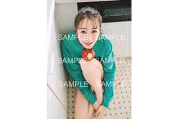 藤井サチ、美脚が目を引くキュートな特典絵柄も公開！初フォト&スタイルブックのオンラインサイン会が2月開催決定