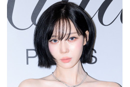 aespa・ウィンター、“美デコルテ”際立つ純白ドレスでイベントに登場！優雅なオーラで魅了 画像